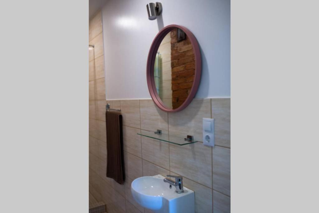Livi Avat Apartment Ikla ภายนอก รูปภาพ